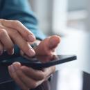 Smartphones: Αλλάζουν τις ισορροπίες στα foldables τα σχέδια της Apple