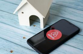 Η Airbnb βάζει "stop" στη διοργάνωση πάρτι μέσω της πλατφόρμας