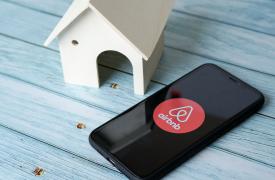 Το Airbnb προβληματίζει - ΑΒΑΞ: Το μέρισμα, το buy back και η μετοχή -Πού θα βρεθούν εργατικά «χέρια»
