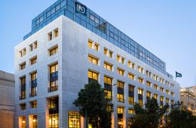 Διερύνει τη βάση των bonuses η Alpha Bank και επιβραβεύει με 281 εκατ. τους μετόχους της