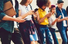 Deloitte: Η εργασία βασική πηγή άγχους για το 42% των Gen Z στην Ελλάδα