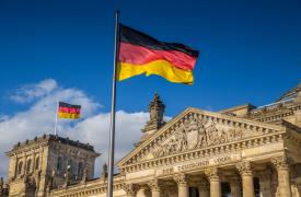 Γερμανία: Ο Γκέρχαρντ Σρέντερ μηνύει τη Βουλή για αφαίρεση προνομίων