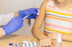 ΠΟΥ & UNICEF: Μειώθηκαν το 2025 τα παιδιά χωρίς ούτε ένα εμβόλιο - Οι ανισότητες επιμένουν