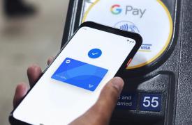 Χάνουν έδαφος τα μετρητά - Αυξάνουν οι πληρωμές με smartphone