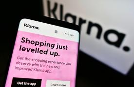 Klarna: «Βουτιά» 8,5% της μετοχής παρά την αύξηση 26% στα έσοδα τριμήνου
