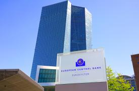 Βιλερουά (ΕΚΤ): Ανεπηρέαστος από την αναταραχή στα καύσιμα ο στόχος για πληθωρισμό 2%