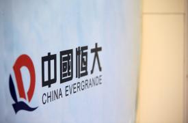 Evergrande: Συνεχίζεται η «βουτιά» της μετοχής μετά την αδυναμία αποπληρωμής ομολόγων
