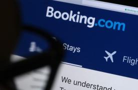 Booking.com: Άνοδος 21% στις αναζητήσεις των Ελλήνων για το τριήμερο του Αγίου Πνεύματος
