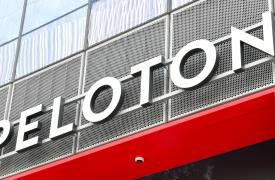 Peloton: Προχωρά σε 780 απολύσεις, κλείνει καταστήματα, αυξάνει τιμές