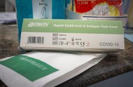 Self και rapid test: Ποια είναι η διαφορά μεταξύ τους