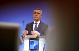 Στόλτενμπεργκ: Το ΝΑΤΟ πρέπει να συζητήσει τις εγγυήσεις ασφαλείας που θα δώσει στην Ουκρανία
