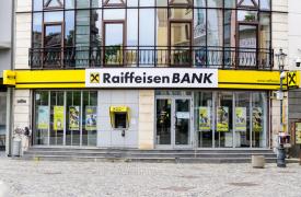 ΗΠΑ: Αυστηρή προειδοποίηση στην τράπεζα Raiffeisen για συναλλαγές της με τη Ρωσία