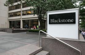 Blackstone: Eξετάζει προσφορά 1,5 δισ. δολαρίων για το fund που επενδύει στα τραγούδια των Μπιγιονσέ και Σακίρα