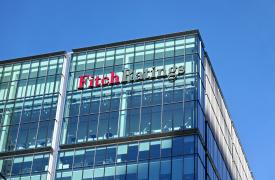 Αναβάθμιση της Ελλάδας από τη Fitch - Επενδυτική βαθμίδα με ανάπτυξη στο 2,4% φέτος