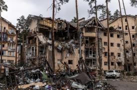 Ουκρανία: O Μπάιντεν χαρακτηρίζει ως «βαρβαρότητα» τους ρωσικούς βομβαρδισμούς στο Κίεβο