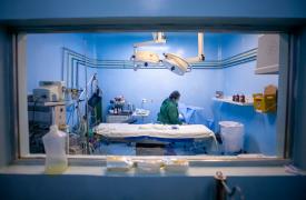 Επικίνδυνες «αρρυθμίες» στη διενέργεια προγραμματισμένων χειρουργείων – «Πληγή» η έλλειψη αναισθησιολόγων