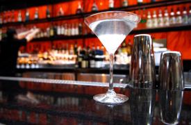 Δικαστήριο ΕΕ: Μη αλκοολούχα ποτά δεν μπορεί να πωλούνται ως τζιν