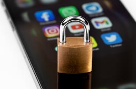 ΗΠΑ: Αντιπαράθεση προκαλεί ν/σ που απαγορεύει σε ανήλικους πρόσβαση στα μέσα κοινωνικής δικτύωσης