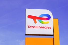 Η TotalEnergies θα λάβει μέτρα για επαναπατρισμό των υπαλλήλων της από τη Μέση Ανατολή