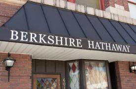 Η Berkshire Hathaway ανεβάζει τα ποσοστά της σε Mitsubishi και Mitsui