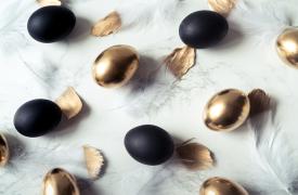 Στα ύψη οι τιμές των πασχαλινών αυγών στις ΗΠΑ παρά την πτώση στο κακάο