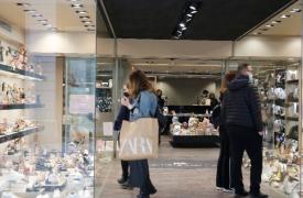 Ανοιχτά αύριο Κυριακή τα καταστήματα - Τι ώρα ανοίγουν