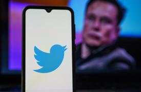 Μασκ: Θέλει να σταματήσει τη δίκη της 17ης Οκτωβρίου για να «κλείσει» τη συμφωνία με το Twitter