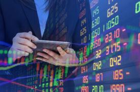 Wall Street: «Αμήχανη» υποδοχή στην αύξηση των επιτοκίων της Fed
