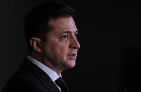Ο Ζελένσκι στο μέτωπο κοντά στο Μπαχμούτ - «Τιμή μου να είμαι εδώ για να παρασημοφορήσω τους ήρωές μας»