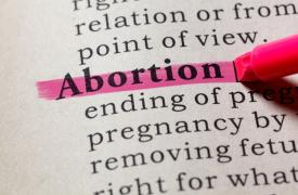 Ευρωπαϊκό Κοινοβούλιο: Να περιληφθεί το δικαίωμα στην άμβλωση στη Χάρτα των Θεμελιωδών Δικαιωμάτων