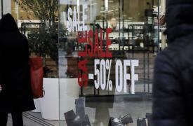 Λιανεμπόριο: Ξεκινά η μάχη των εκπτώσεων – Πού ποντάρει ο εμπορικός κόσμος