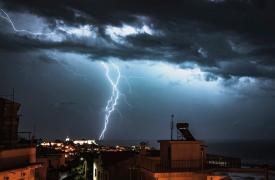 Επιμένει η κακοκαιρία: Βροχές και καταιγίδες την Παρασκευή σε Θράκη και Αιγαίο