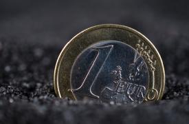 Σε χαμηλά 20 ετών το ευρώ έναντι του δολαρίου