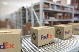 Η FedEx στρέφεται κατά της κυβέρνησης Τραμπ για να της επιστραφούν δασμοί
