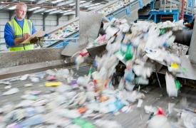 «Καμπανάκι» Κομισιόν σε Ελλάδα και άλλα 9 κράτη - μέλη για απόβλητα και απορρίμματα