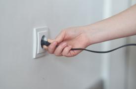 Πώς θα μειώσουμε το ενεργειακό κόστος στο σπίτι ενώ λείπουμε διακοπές