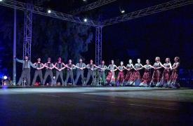 Πλήθος κόσμου για την παράσταση «To Νήμα» στο Αγρίνιο - Φόρος τιμής της Περιφέρειας Δυτικής Ελλάδας στον Βαγγέλη Παπαθανασίου