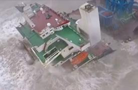 Χονγκ Κογνκ: «Πολύ μικρές» πιθανότητες να βρεθούν επιζώντες από το πλοίο που κόπηκε στα δύο λόγω της τροπικής καταιγίδας Τσάμπα