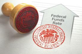 Fed: Αύξησε τα επιτόκια κατά 25 μονάδες βάσης - «Δείχνει» προς ακόμη μία αύξηση φέτος