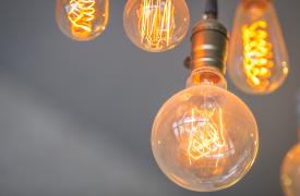 Δυναμικά τιμολόγια ρεύματος: Μεγάλες αποκλίσεις στις τιμές εντός του 24ώρου