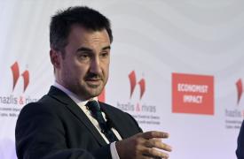 Βουλή: Αποτροπιασμός Χαρίτση για τον τραυματισμό του αστυνομικού