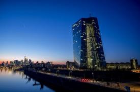 Να «αυτοκτονήσουμε» τώρα για να πέσει ο πληθωρισμός σε 2 -3 χρόνια;