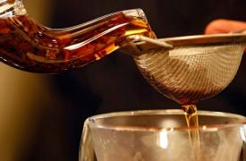 Τι πραγματικά συμβαίνει στην πέψη σου όταν πίνεις πράσινο τσάι κάθε μέρα