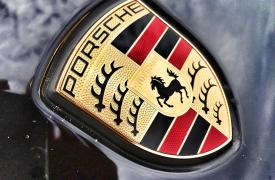 Porsche: «Βουτιά» 67% στα λειτουργικά κέρδη το α' εξάμηνο - Στο 1 δισ. ευρώ