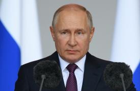 Ρωσία: Ο Πούτιν υπέγραψε τον νόμο που απαγορεύει την «προπαγάνδα ΛΟΑΤΚΙ»