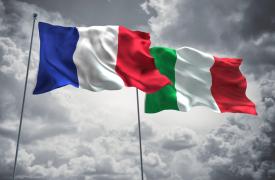 Η Γαλλία θα δώσει προσοχή στον «σεβασμό» των ανθρώπινων δικαιωμάτων από τη νέα ιταλική κυβέρνηση