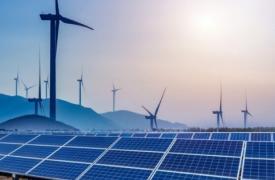 Ελλάδα: Τι δείχνει η μελέτη IRENA–CPI για τις «πράσινες» επενδυτικές ανάγκες της επόμενης πενταετίας