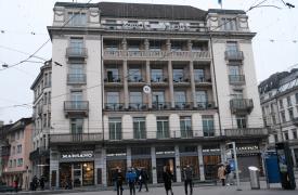 Credit Suisse: Σχεδιάζει την πώληση του ξενοδοχείου Savoy στην Ελβετία