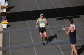 Από τα ξενοδοχεία ως τα μικρά καφέ: Ο Αυθεντικός Μαραθώνιος και η τοπική οικονομία