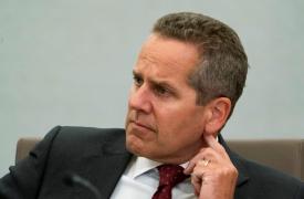 Μπαρ (Fed): Χρειάζεται να κινηθούμε με προσοχή - Ο πληθωρισμός παραμένει στο 3%